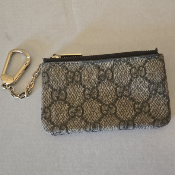 This Is Not Avail. Gucci Ophidia key case in beige and brown GG Supreme canvas - Picture 4 of 5